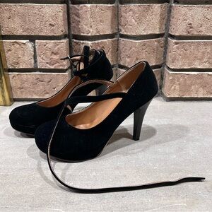 Black suede mid-heel pumps with lace-up detail women’s size 7.5